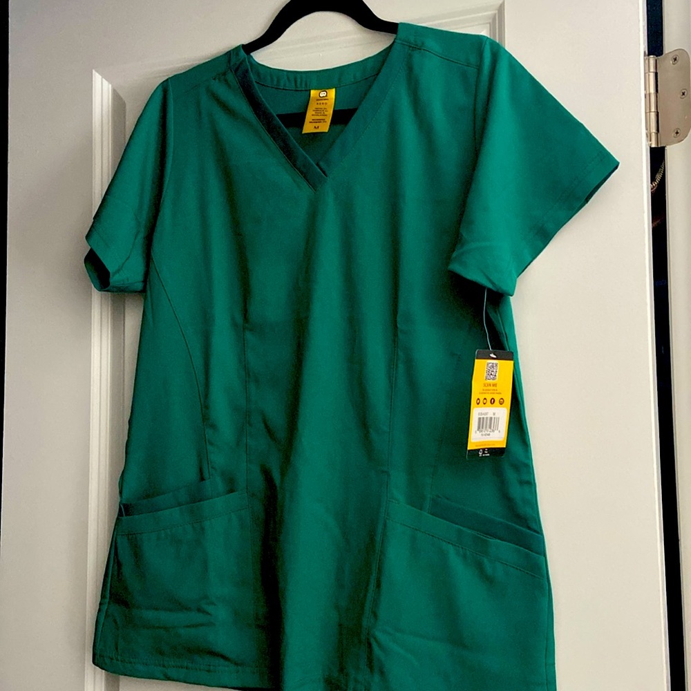 WONDERWINKS SCRUB TOP